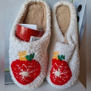 Unisex Ornament Slippers size 8-9